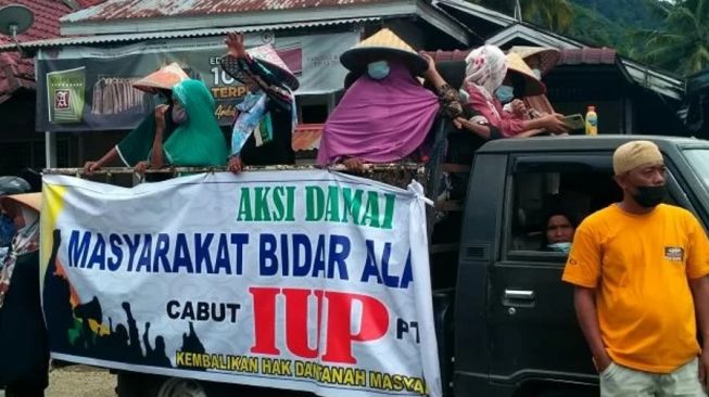 HUT ke-18 Solok Selatan Diwarnai Aksi Demo Warga Bidar Alam dan Ranah Pantai Cermin