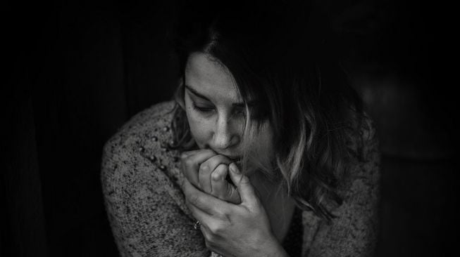 Ilustrasi wanita menderita PCOS dan depresi [Pexels/Kat Smith]