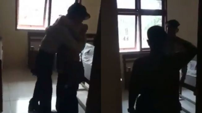 Momen Penuh Air Mata Ayah Jemput Putranya Jadi Polisi, Dari Hormat Sampai Bersujud