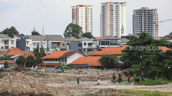 Suasana pembangunan waduk Lebak Bulus di Jakarta Selatan, Jumat (7/1/2022). [Suara.com/Alfian Winanto]