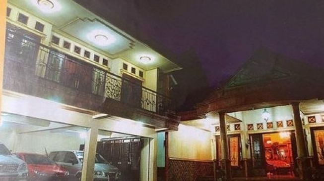 Potret Rumah Ibu Inul Daratista di Kampung. (99.co)