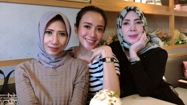 Potret Kompak Dea Ananda dan Laudia. (Instagram/@dea_ananda)