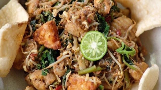 Tipat Cantok, Makanan Khas Bali yang Murah Meriah