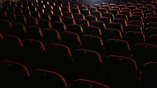 Ustadz Khalid Basalamah Haramkan Menonton di Bioskop, Netizen: Nonton Film Bajakan Lebih Buruk