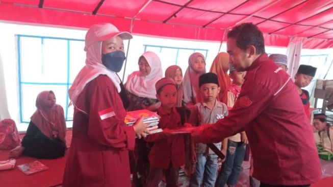 Peduli Anak Korban Erupsi Semeru, PGDCI Beri Bantuan dan Trauma Healing