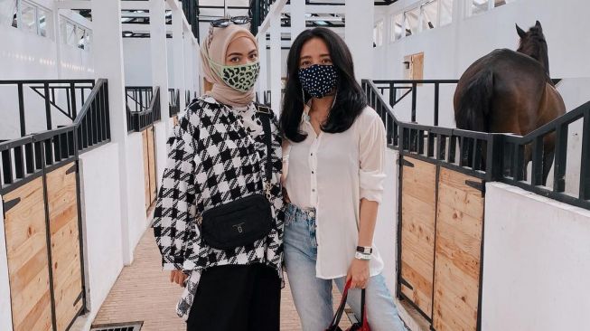 Potret Kompak Dea Ananda dan Laudia. (Instagram/@dea_ananda)