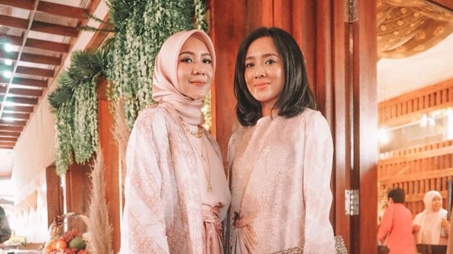 Potret Kompak Dea Ananda dan Laudia. (Instagram/@dea_ananda)