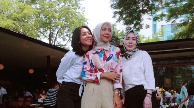 Potret Kompak Dea Ananda dan Laudia. (Instagram/@dea_ananda)