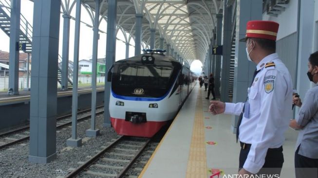 Ridwan Kamil Lobi Presiden Jokowi agar Bisa Resmikan Reaktivasi Jalur Kereta Api Garut-Cibatu