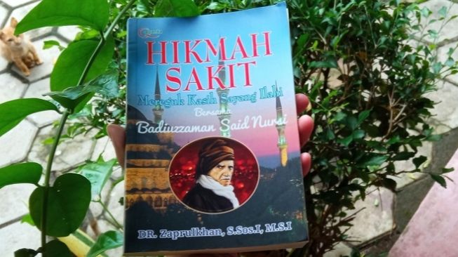 Ulasan Buku Hikmah Sakit, Melihat Penyakit dari Sudut Pandang Berbeda