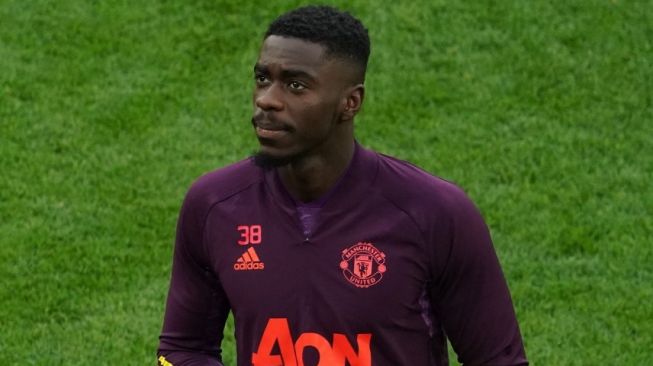 Napoli Resmi Pinjam Axel Tuanzebe dari Manchester United