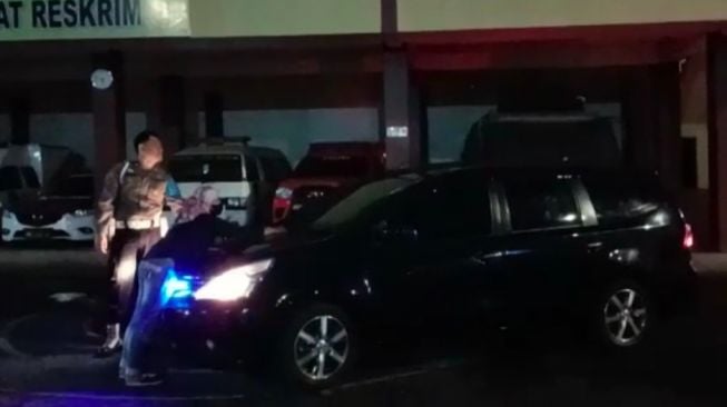 Viral Istri Polisi Ajak Propam Gerebek Suami, Disaksikan Anak Gadis