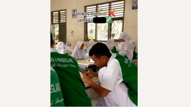 Viral Siswa SMA Pilih Lakukan Hal Ini saat Jam Kosong, 'Patut Untuk Dicontoh'