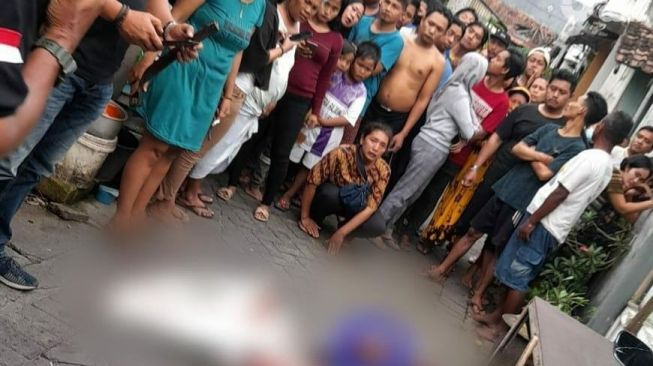 Penjual Gado-gado di Surabaya Terkapar Bersimbah Darah di Jalanan Dibacok Parang