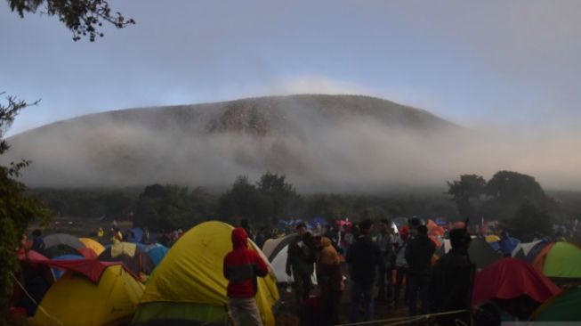 Gunung Api Dempo Naik Status Waspada, Brigade Tetap Buka Pendakian