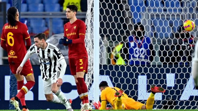 Sempat unggul 3-1, AS Roma justru kalah dari Juventus dengan skor akhir 3-4 di laga lanjutan Serie A di Stadion Olimpico, Senin (10/1/2022) dini hari WIB. (Foto: AFP)