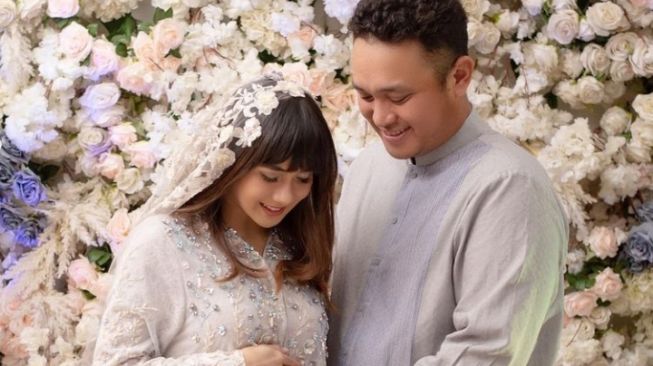 7 Potret Baby Bump Adiezty Fersa yang Semakin Besar, Jadi Sumber Kebahagiaan