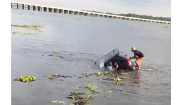 Terungkap, Ini yang Dialami Sopir Avanza Nyemplung di Rawa Danau Tanjung Senai