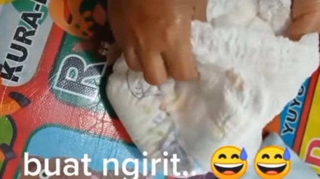 Beri Tutorial Menghemat Popok Bayi, Aksi Wanita Ini Tuai Perdebatan Warganet