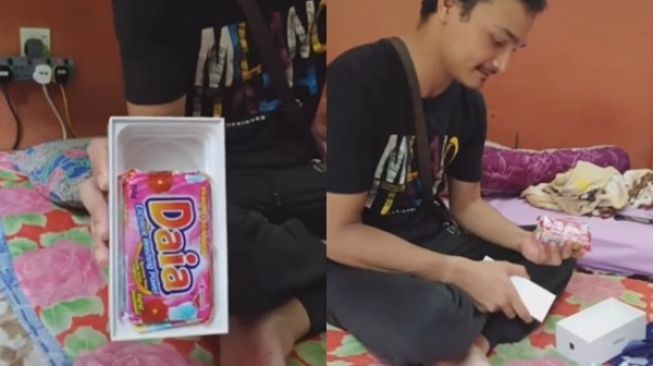 Girang Dapat Kado iPhone, Pas Lihat Isinya Pria Ini Hanya Bisa Termenung Lesu (TikTok)