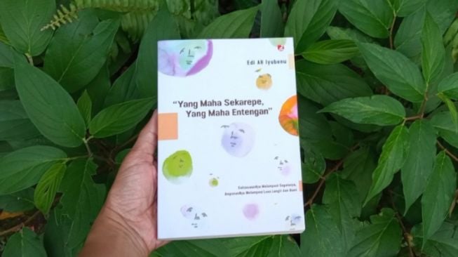 Ulasan Buku Yang Maha Sekarepe, Yang Maha Entengan: Jangan Merasa Diri Lebih Baik!