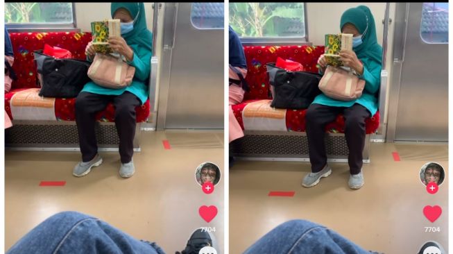 Menyentuh Hati, Ibu Ketahuan Lihat Ini Saat Sendirian di Kereta, Publik Banjir Air Mata
