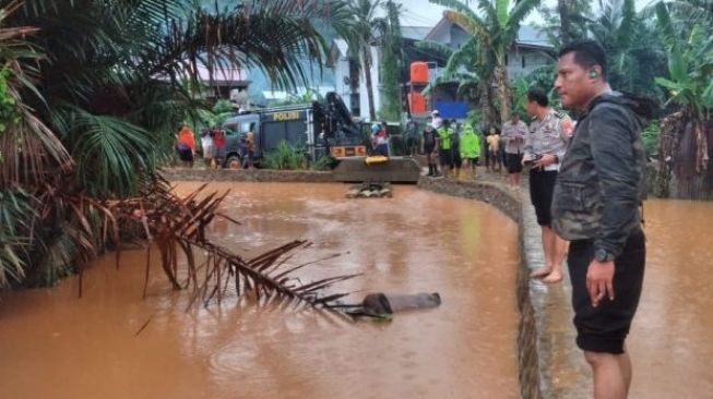 Banjir Jayapura Surut, Warga Temukan Mayat di Belakang Kampus Universitas Sains
