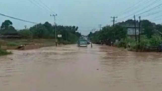 Hujan Deras, Jalan Antar Provinsi Sumsel-Jambi Teredam Banjir