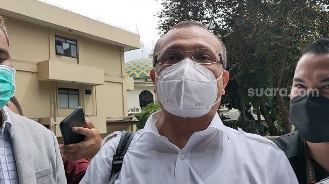 Ferdinand Hutahaean saat memenuhi panggilan Bareskrim Polri terkait kasus cuitan 'Allahmu Lemah', Senin (10/1/2022). (Suara.com/M Yasir)
