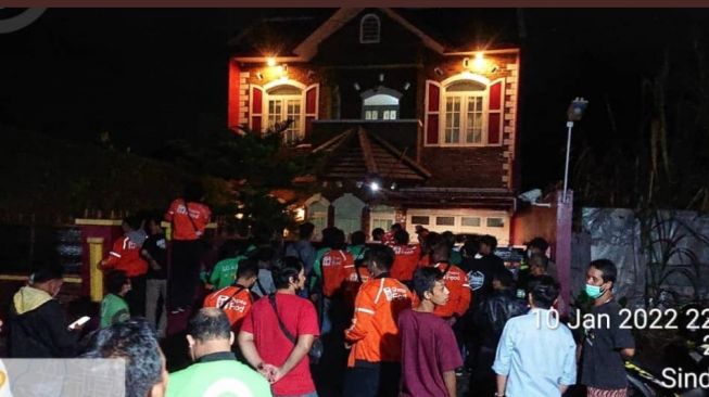 Driver Ojol Kena Suspend Geruduk Rumah Customer, Bermula dari Masalah Pengantaran