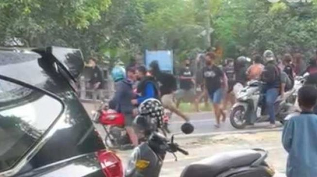 Babak Belur, Pelajar di Tuban Diminta Copot Kaos Perguruan Silat Lalu Digebuki Ramai-ramai