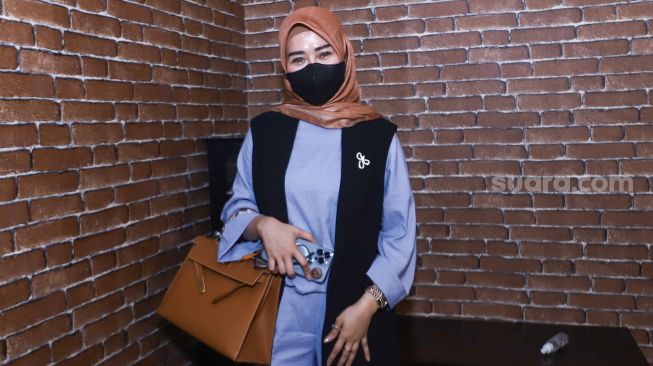 Selebgram Marissya Icha saat ditemui usai menggelar konferensi pers di Kebayoran Baru, Jakarta Selatan, Selasa (11/1/2021). [Suara.com/Alfian Winanto]