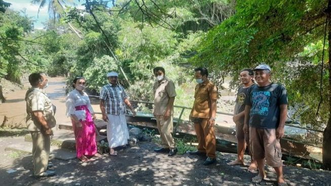 Kronologi Pemangku Terjebak di Pura Ratu Seruni Saat Air Bah Datang Hancurkan Jembatan