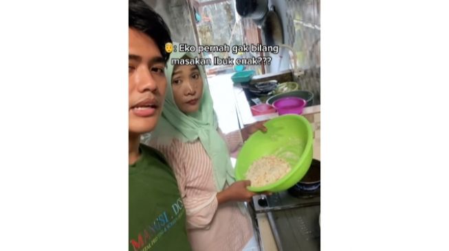 Aksi Anak Tanya Emak Kenapa Selalu Masak Malah Kena Semprot, Salfok Sama Bunyi Panci