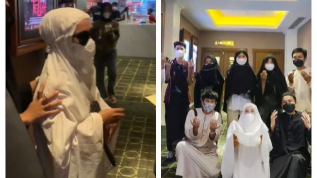 Aksi Cewek Pakai Mukena Pas Nonton Film Makmum 2 Tuai Perdebatan Online