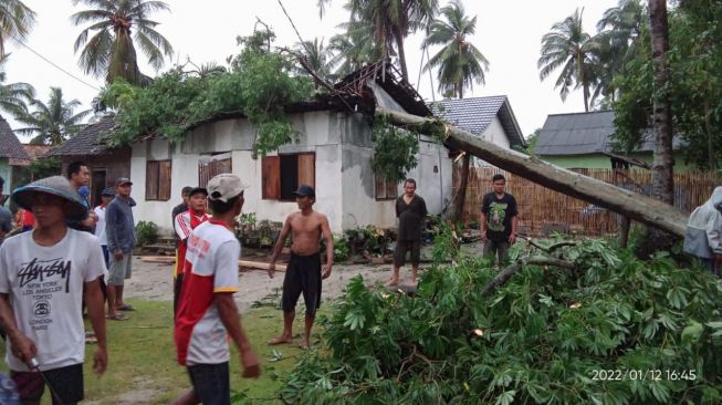 18 Rumah di Labuhan Maringgai Lampung Timur Rusak Dihantam Angin Puting Beliung