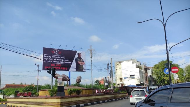 Baliho Gubernur Jawa Barat Ridwan Kamil yang terpasang di Kota Cianjur [Suarabogor/Fauzi]