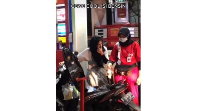 Viral Tingkah Cewek 'Cool' saat Beli Bensin Bikin Ngakak, Warganet: Mental Sekuat Baja