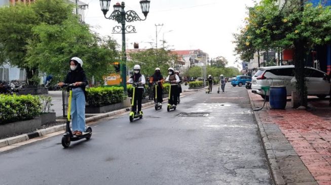 Skuter Listrik Menjamur di Kawasan Tugu hingga Malioboro, Wisatawan: Perlu Dibuatkan Jalur Khusus