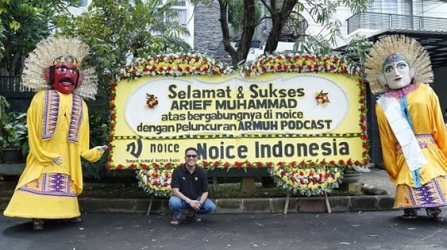 Arief Muhammad Debut Jadi Podcaster, Syukuran di Rumah Bawa Tanjidor dan Ondel-Ondel