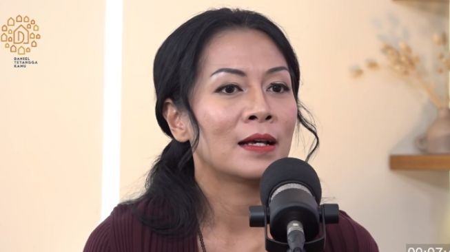 Dari Kristen Pindah Budha, Dee Lestari Akui Sempat Tak Beragama