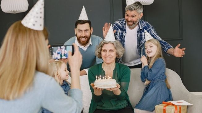 20 Ucapan Selamat Ulang Tahun yang Mengharukan untuk Orang Tua