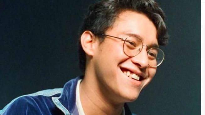 Viral Cowok Disebut Mirip Ardhito Pramono, Warganet: Giginya Aja Mirip Banget