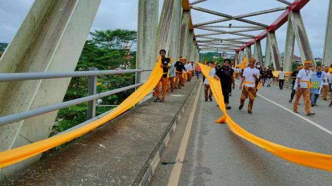 Polemik Warna Jembatan Mahakam Kukar, 3.000 Masyarakat Adat Gelar Aksi Damai, Tuntut Kembalikan si 'Kuning Sakral'