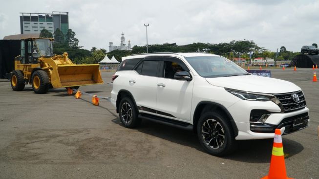 All-New Toyota Land Cruiser sudah dilengkapi Toyota Safety Sense (TSS) untuk semua varian [PT TAM].