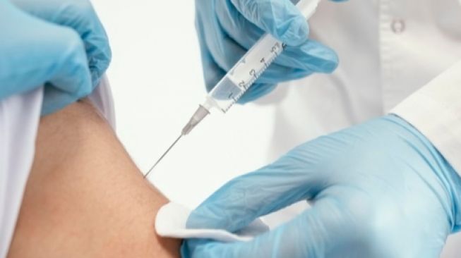 Heboh Pria Lumpuh Langsung Sembuh Setelah Disuntik Vaksin Covid-19, Ahli Kesehatan Kaget