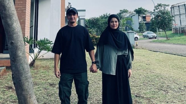 Potret Mesra Ricky Harun dan Herfiza. (Instagram/rickyharun)