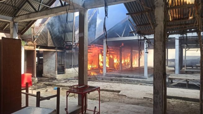 Kebakaran Pasar Pangaribuan Tapanuli Utara, 16 Kios Ludes Dilumat Api