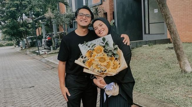 Potret Mesra Ricky Harun dan Herfiza. (Instagram/rickyharun)