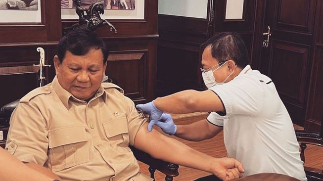 Prabowo Terima Vaksin Nusantara, Disuntik Langsung Eks Menkes Terawan